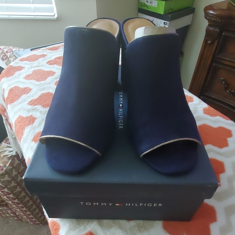 Navy Blue Suede heels